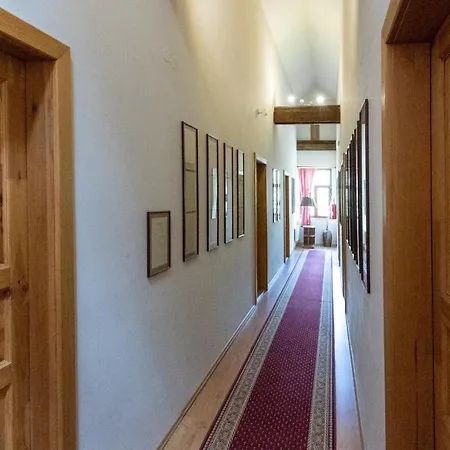 U Zámečku Hotel *