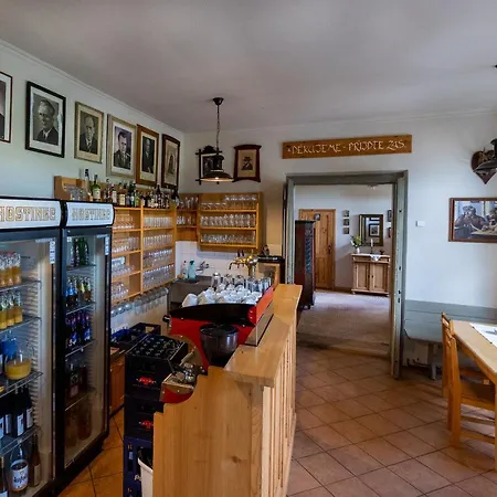 U Zámečku Hotel *